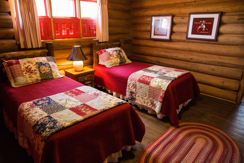 Baker House Twin Bedroom | Wyoming Guest Ranch | CM Ranch