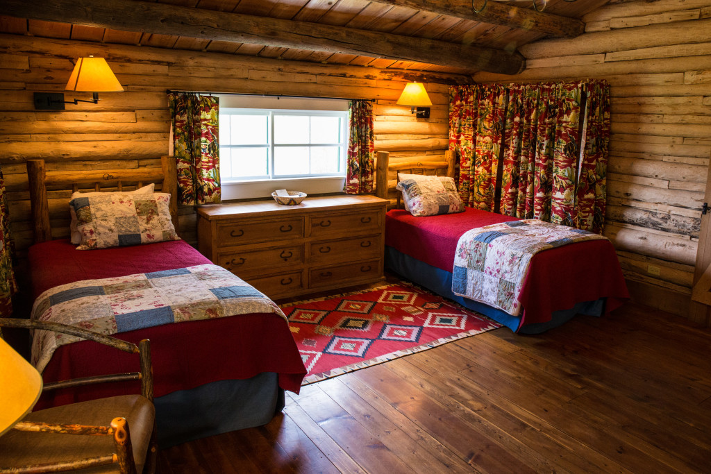 The twin bedroom at Dining Cabin 6 | Dubois Wyoming Lodging | CM Ranch