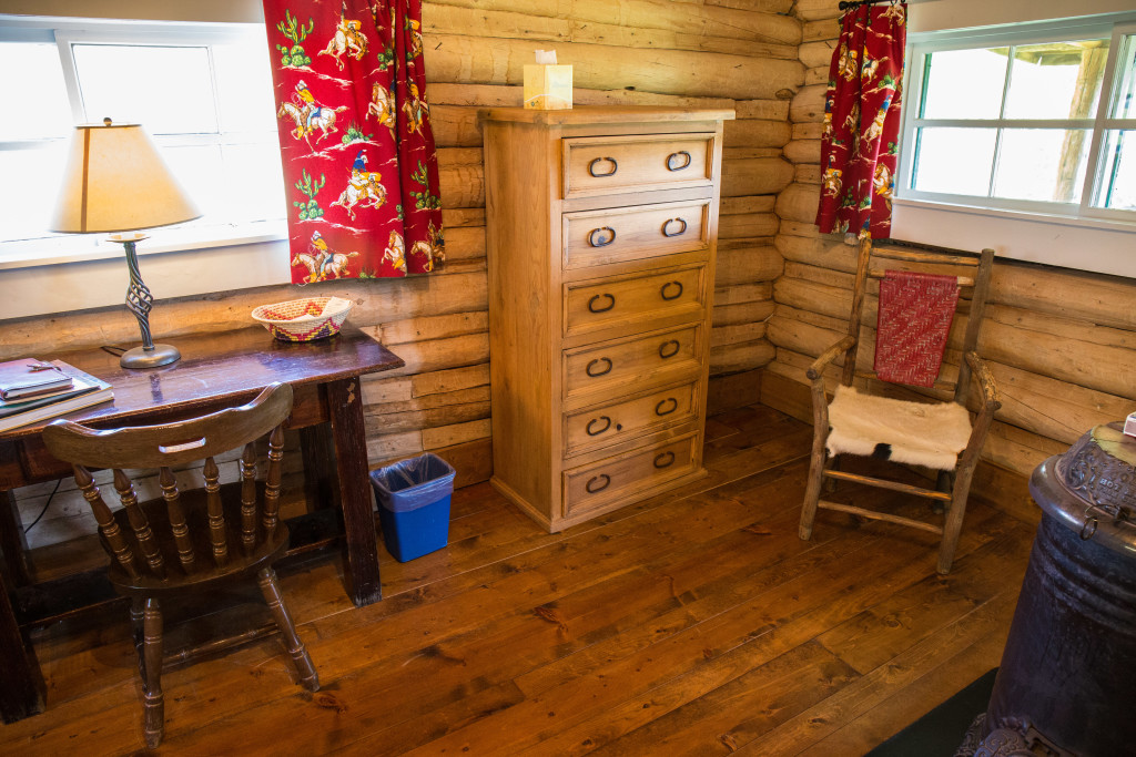 Writing desk and dresser in Hill Cabin 4 | Cabins in Dubois Wyoming | CM Ranch