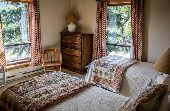 Greer House Bedroom | Family dude ranch vacations at CM Ranch