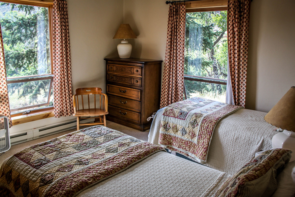 Greer House Bedroom | Family dude ranch vacations at CM Ranch